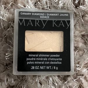 Mary Kay mineral shimmer powder in canary diamond